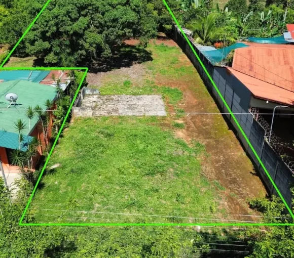 Panoramic view of the semi-flat lot of 2,858 m² near downtown San Isidro, showing the spacious and clear terrain.